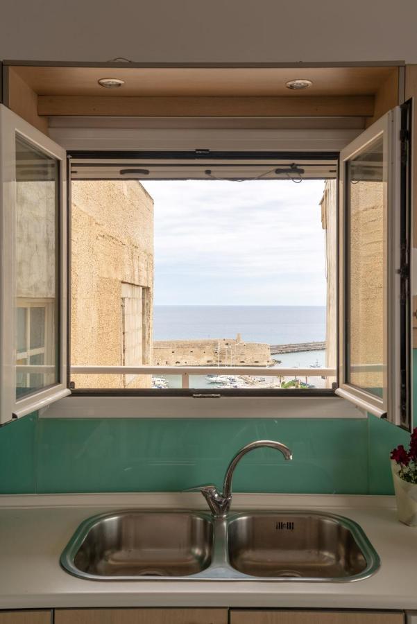 Penthouse Apartment In Downtown With Seaview 伊拉克利翁 外观 照片